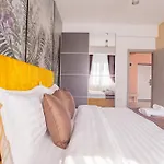 Unique Glamoure 36